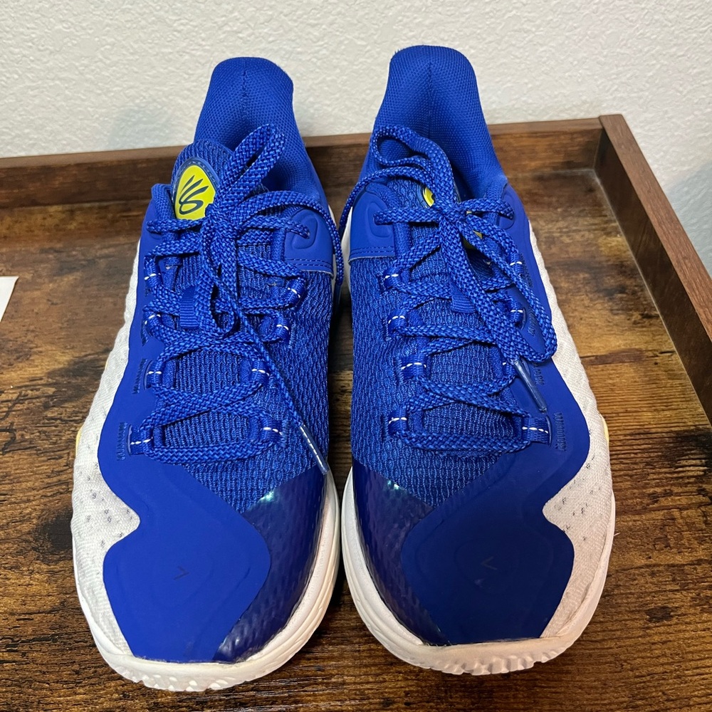 Under Armour Curry Flow 11 Size 6Y Kids WMN 7